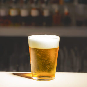 bicchiere con Peroni Nastro Azzurro alla spina